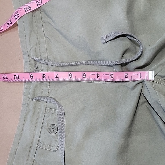 Old Navy Size 6 Khaki Green Just Below Waist Chino Shorts, Gently Used Condition - Picture 8 of 11